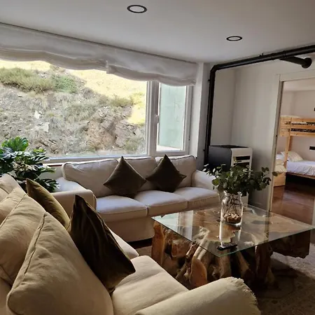 Fantastic Brand New In Location Just Few Steps From The Slope! Private Parking * Sierra Nevada
