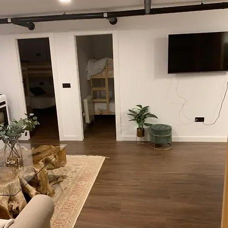 Fantastic Brand New In Location Just Few Steps From The Slope! Private Parking סיירה נבדה