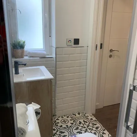 Fantastic Brand New In Location Just Few Steps From The Slope! Private Parking דירה